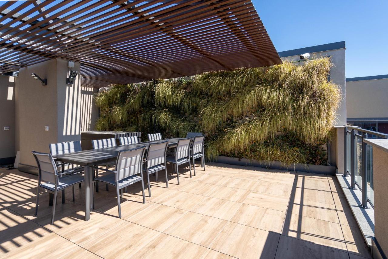 Aurealiving - Trastevere Suite With Rooftop & Gym, Your Place In Рим Екстер'єр фото