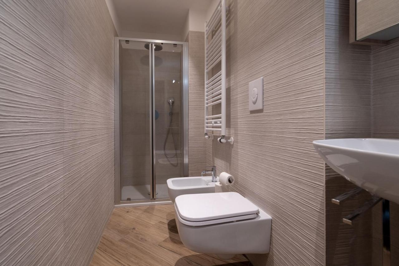 Aurealiving - Trastevere Suite With Rooftop & Gym, Your Place In Рим Екстер'єр фото