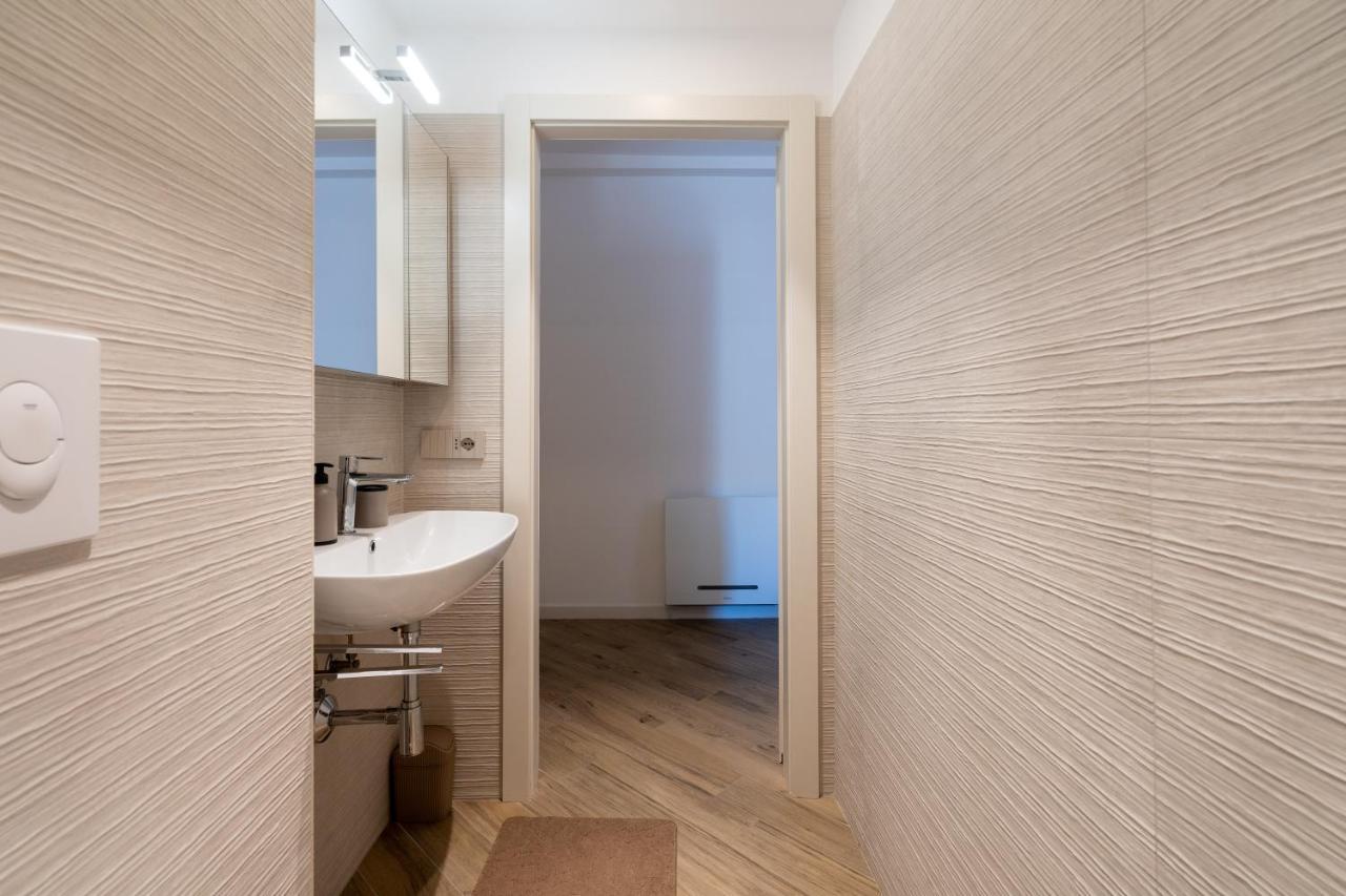 Aurealiving - Trastevere Suite With Rooftop & Gym, Your Place In Рим Екстер'єр фото