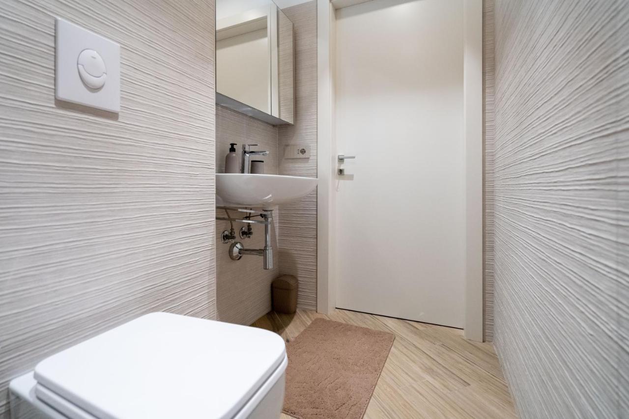 Aurealiving - Trastevere Suite With Rooftop & Gym, Your Place In Рим Екстер'єр фото