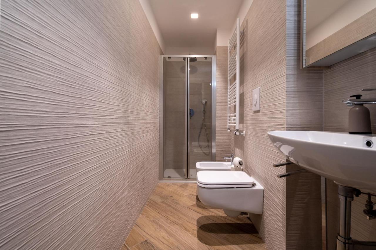 Aurealiving - Trastevere Suite With Rooftop & Gym, Your Place In Рим Екстер'єр фото