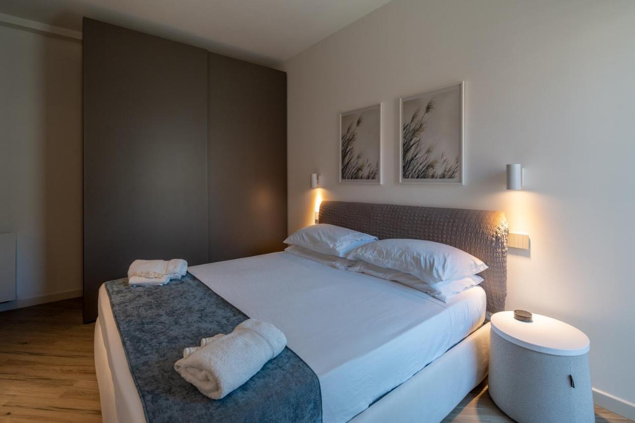 Aurealiving - Trastevere Suite With Rooftop & Gym, Your Place In Рим Екстер'єр фото