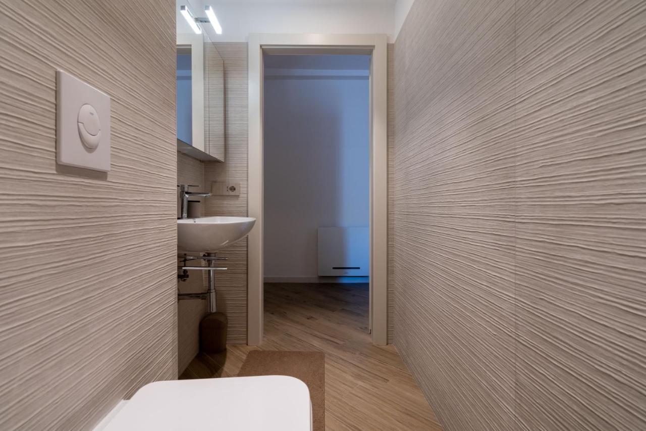 Aurealiving - Trastevere Suite With Rooftop & Gym, Your Place In Рим Екстер'єр фото