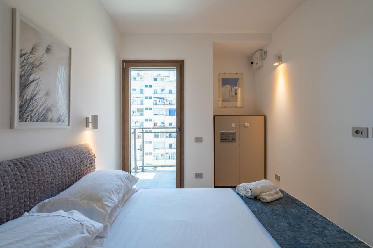 Aurealiving - Trastevere Suite With Rooftop & Gym, Your Place In Рим Екстер'єр фото