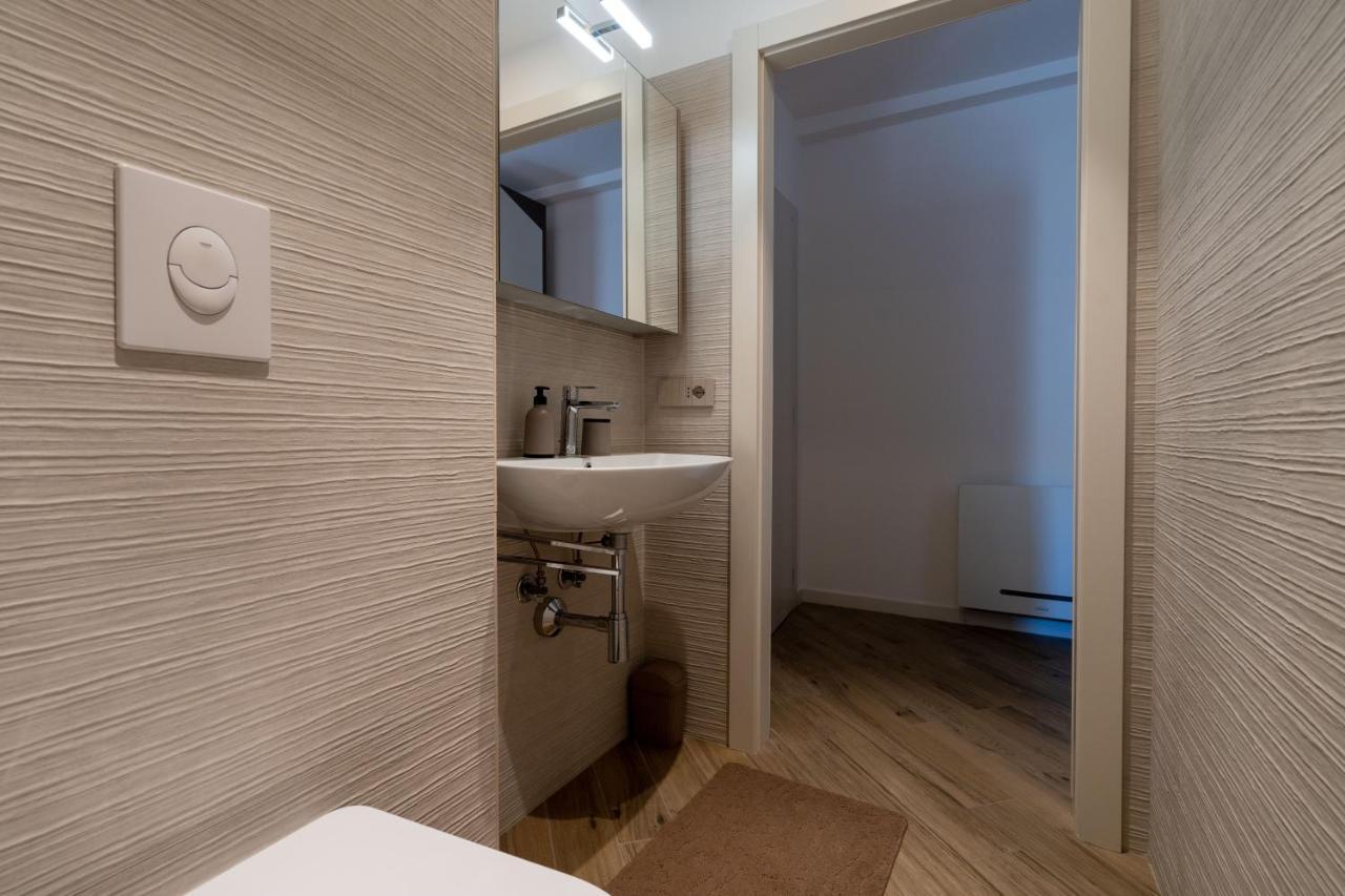 Aurealiving - Trastevere Suite With Rooftop & Gym, Your Place In Рим Екстер'єр фото