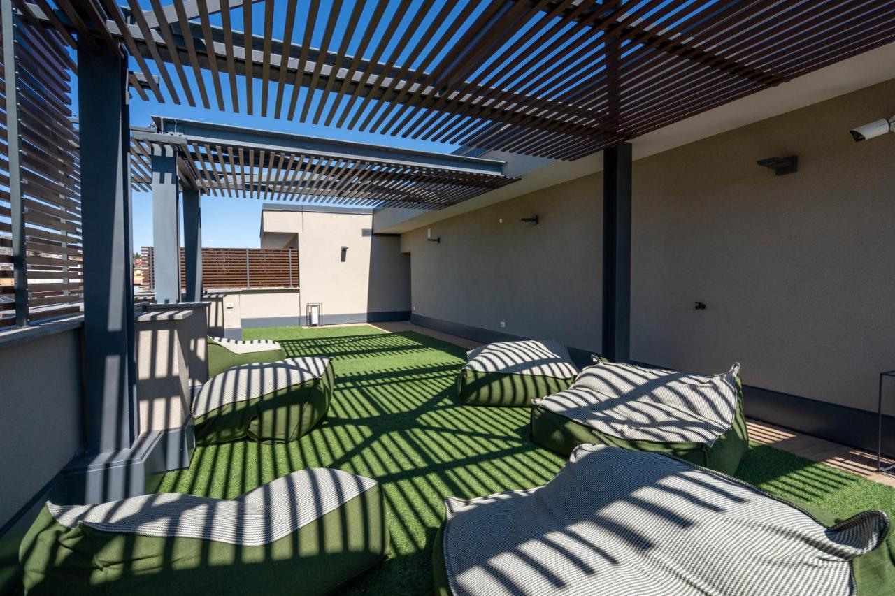 Aurealiving - Trastevere Suite With Rooftop & Gym, Your Place In Рим Екстер'єр фото