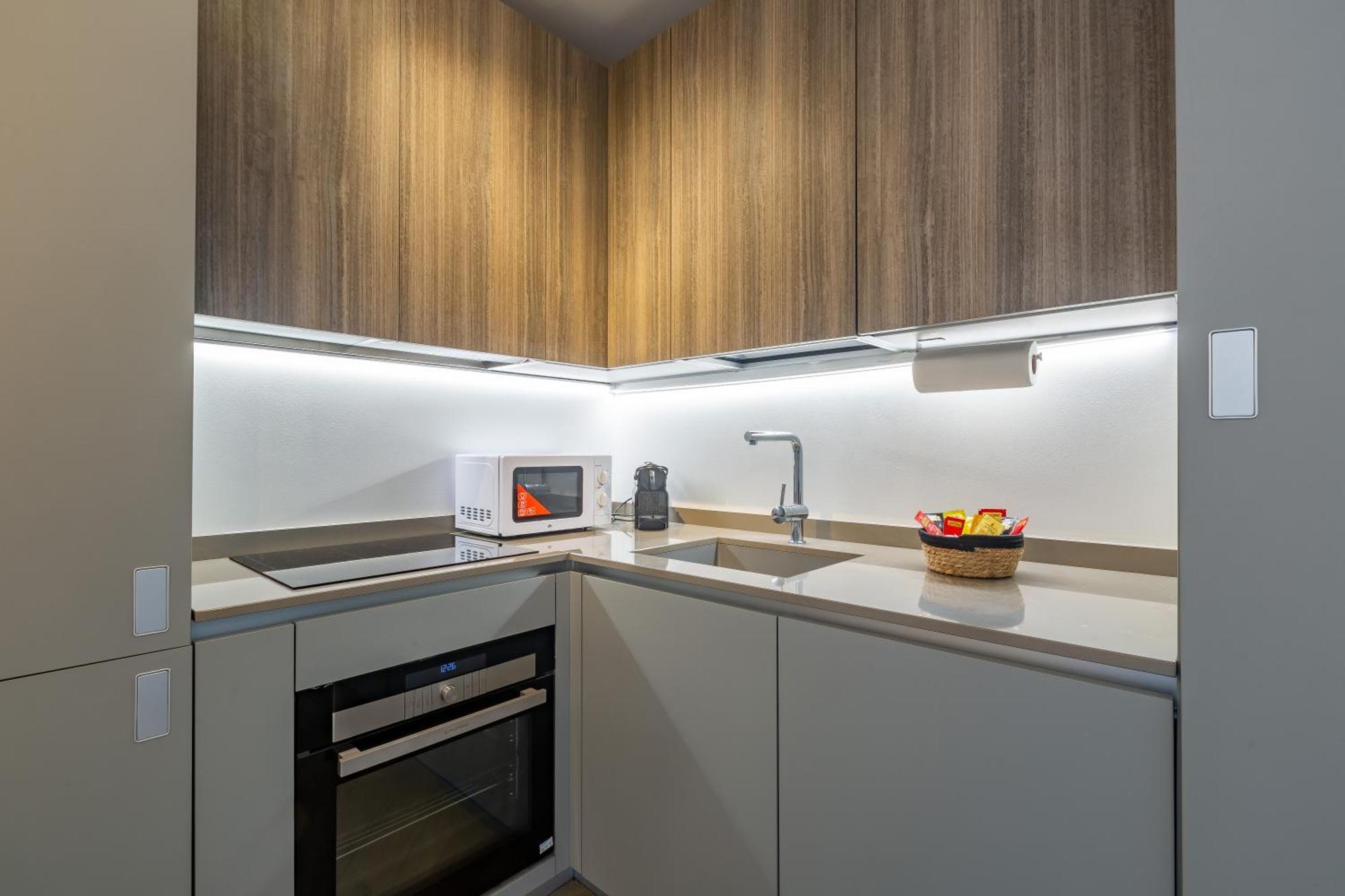 Aurealiving - Trastevere Suite With Rooftop & Gym, Your Place In Рим Екстер'єр фото