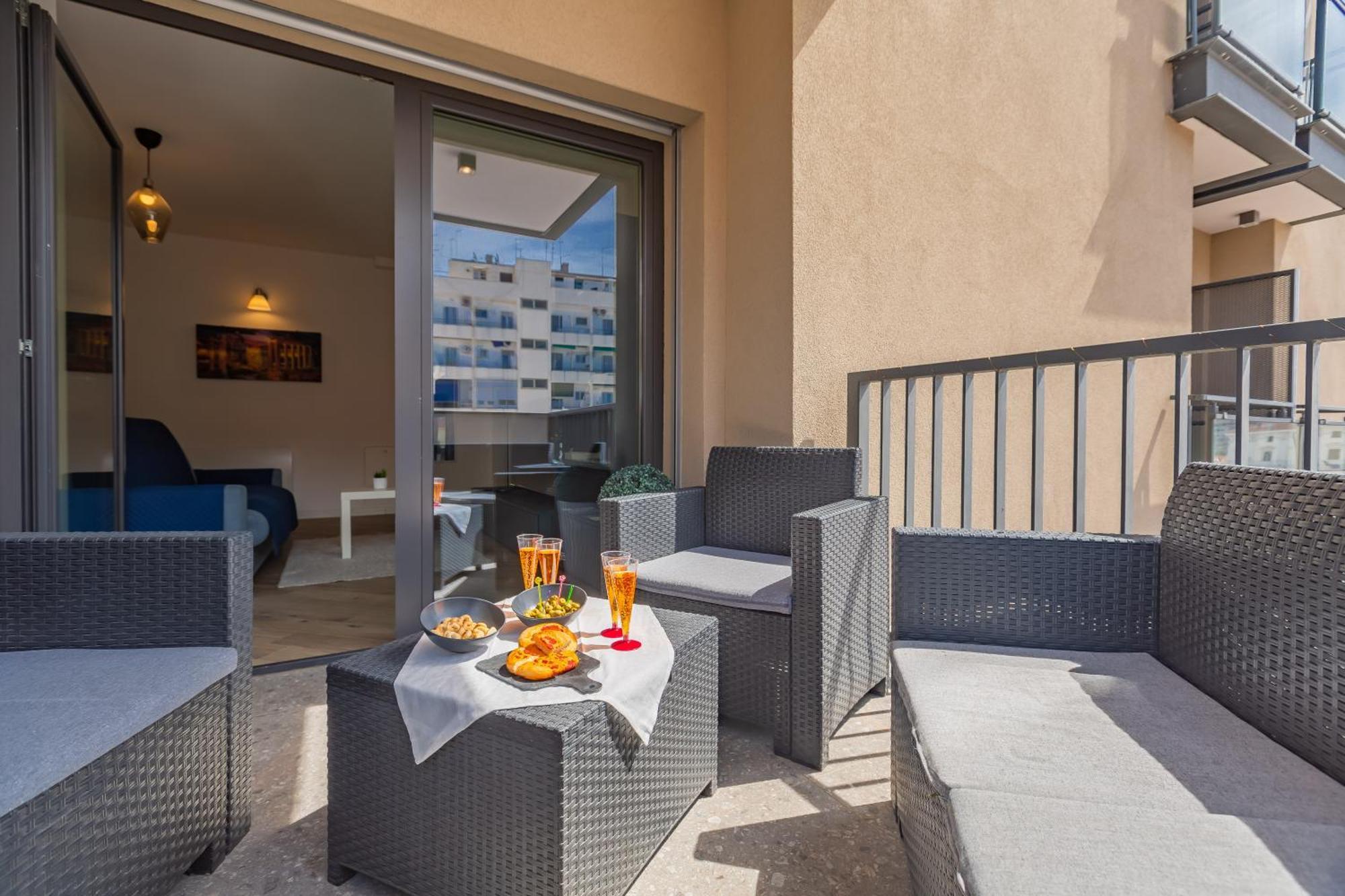 Aurealiving - Trastevere Suite With Rooftop & Gym, Your Place In Рим Екстер'єр фото